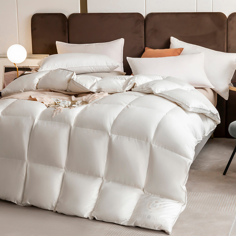 What is the difference between a comforter and a duvet?